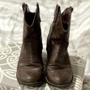 Mini cowboy boots with studs
